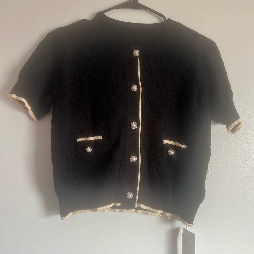 Elegant Black Short-Sleeve Knit Cardigan with Gold Contrast Trim NWT